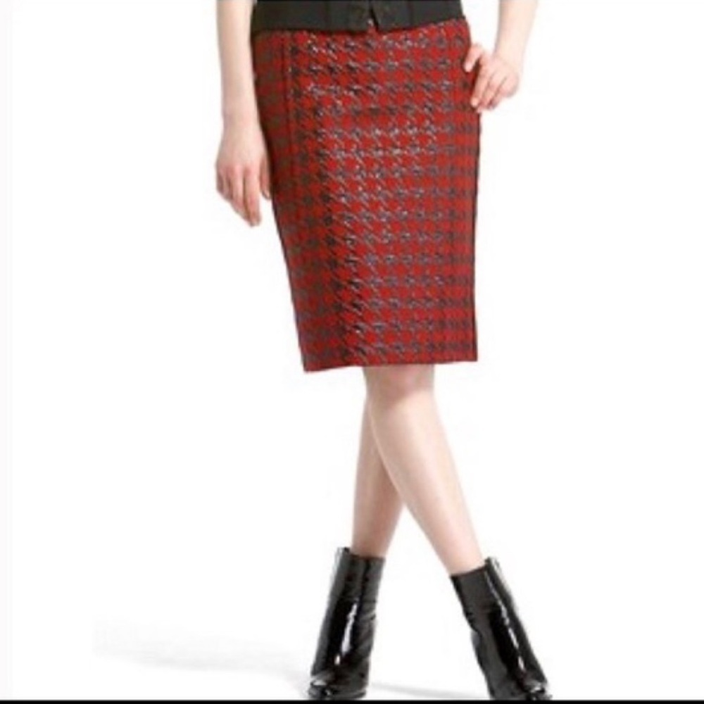 EUC - Dolce & Gabbana Red Houndstooth Pencil Skirt - Size 40(US4)